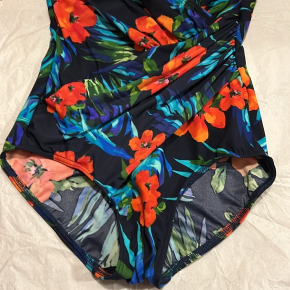 Miraclesuit - Picture 3 of 10